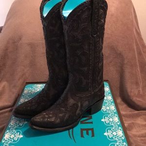 New! Lane “Robin” boots in black!
